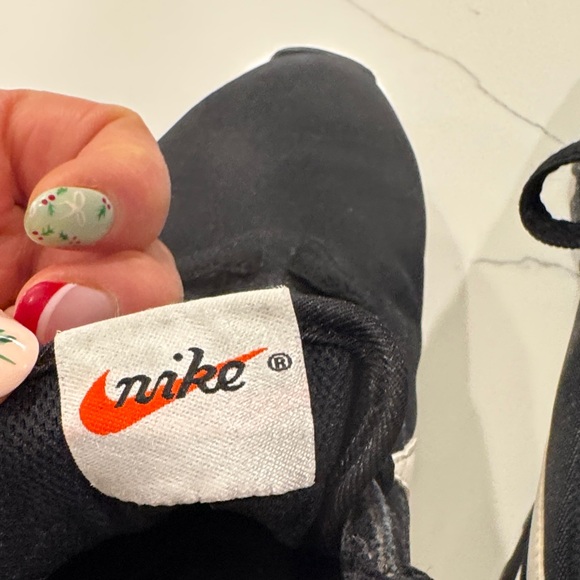 Nike Black and White  Sneakers - Picture 5 of 9